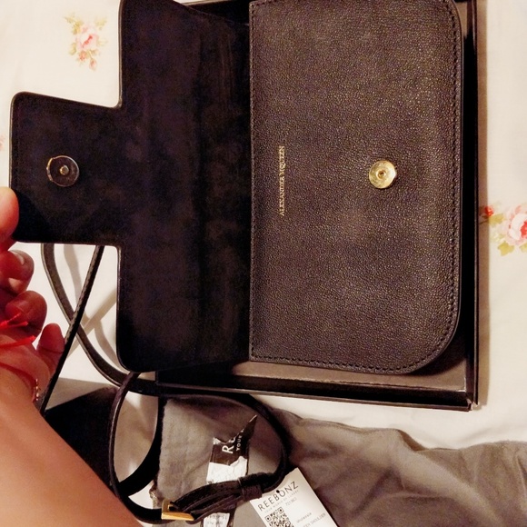 Authentic Alexander McQueen
Insignia
Leather bag - Picture 2 of 8